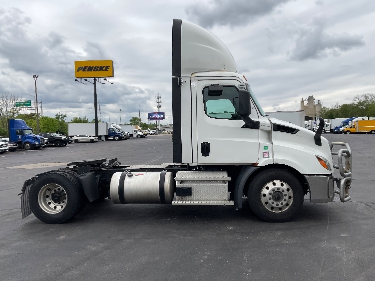 2021 Freightliner Cascadia in Indianapolis, IN — photo 8