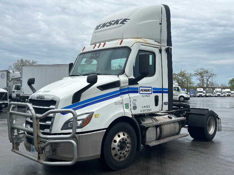 2021 Freightliner Cascadia in La Porte, IN — photo 3