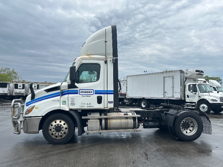 2021 Freightliner Cascadia in La Porte, IN — photo 4