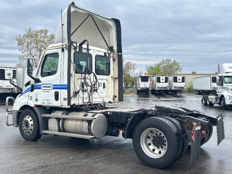 2021 Freightliner Cascadia in La Porte, IN — photo 5