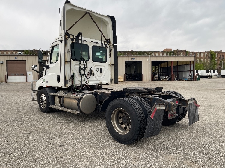 2021 Freightliner Cascadia in Elkhart, IN — photo 5