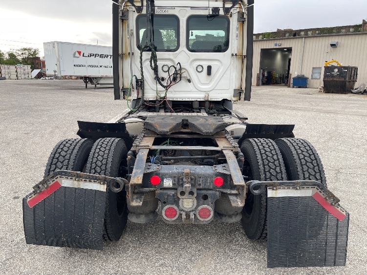 2021 Freightliner Cascadia in Elkhart, IN — photo 6