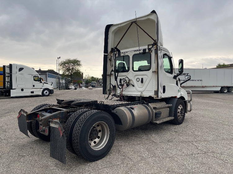 2021 Freightliner Cascadia in Elkhart, IN — photo 7