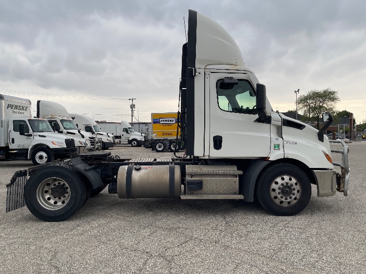 2021 Freightliner Cascadia in Elkhart, IN — photo 8