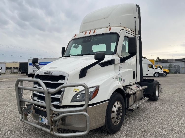 2021 Freightliner Cascadia in Elkhart, IN — photo 3