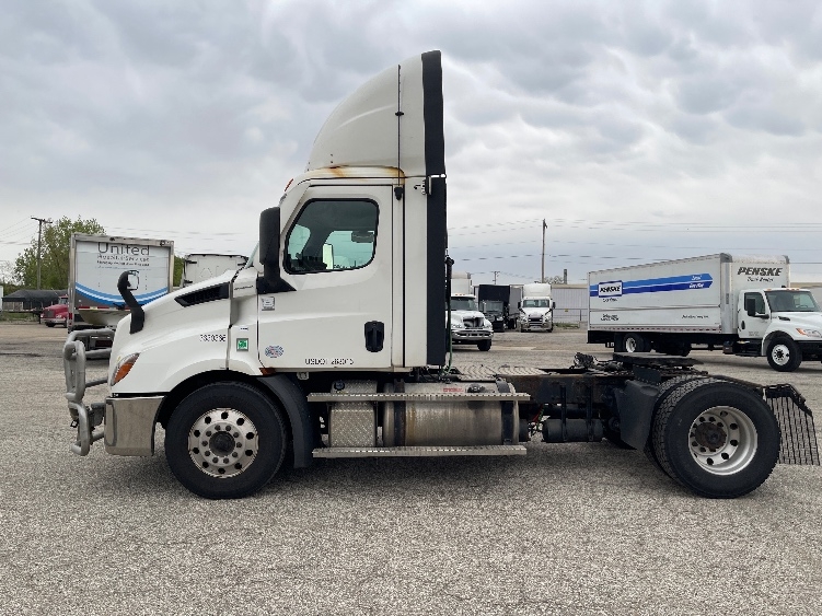 2021 Freightliner Cascadia in Elkhart, IN — photo 4