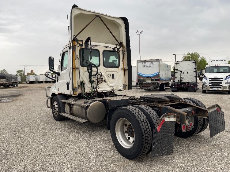 2021 Freightliner Cascadia in Elkhart, IN — photo 5