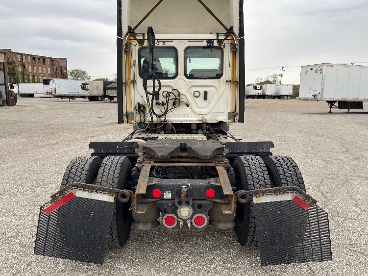 2021 Freightliner Cascadia in Elkhart, IN — photo 6