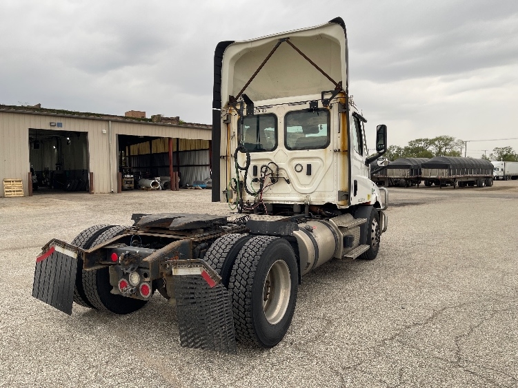 2021 Freightliner Cascadia in Elkhart, IN — photo 7
