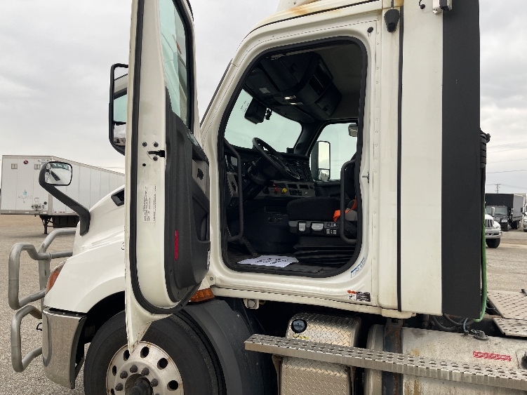 2021 Freightliner Cascadia in Elkhart, IN — photo 9