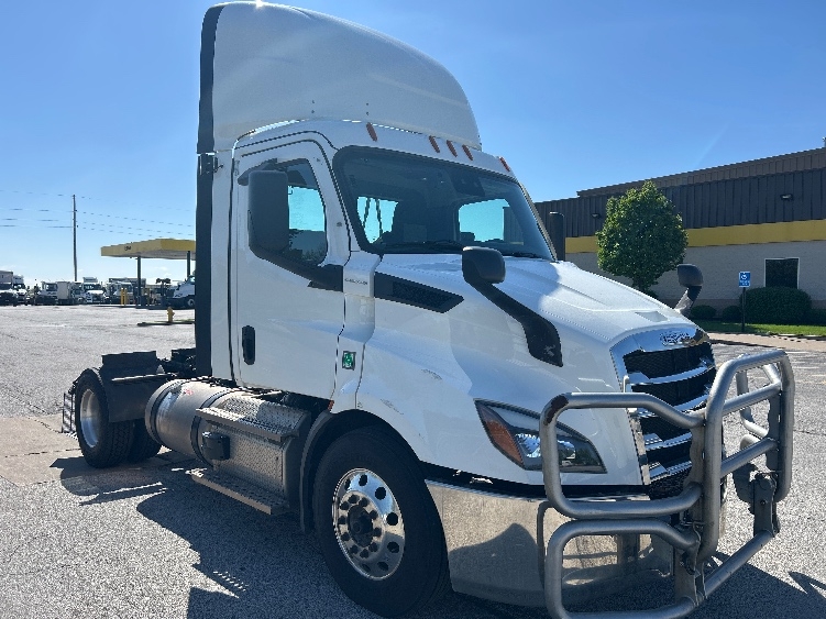 2021 Freightliner Cascadia in Davenport, IA