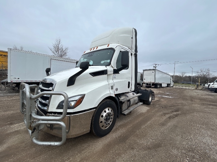 2021 Freightliner Cascadia in La Porte, IN — photo 3