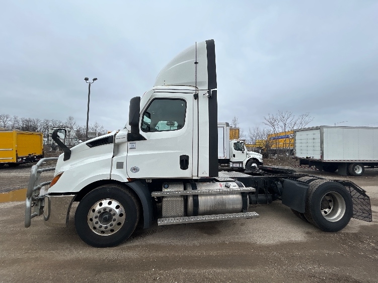 2021 Freightliner Cascadia in La Porte, IN — photo 4