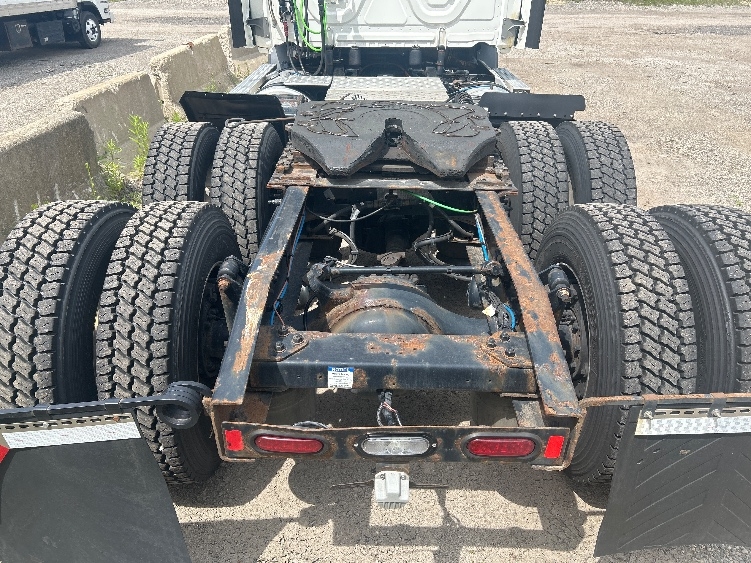 2021 Freightliner Cascadia in La Porte, IN — photo 6