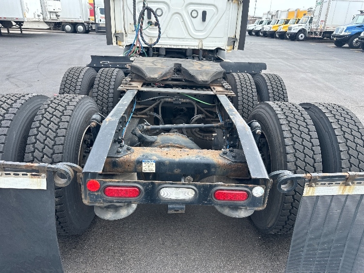 2021 Freightliner Cascadia in Indianapolis, IN — photo 6