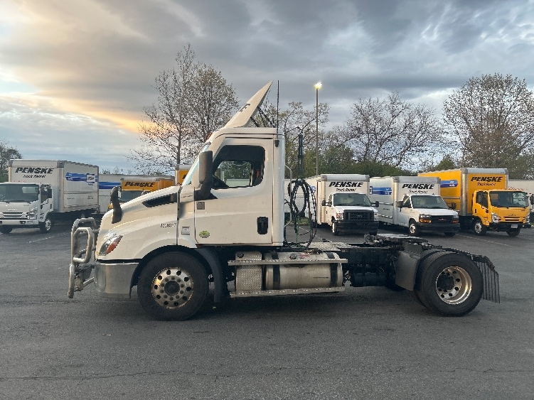 2021 Freightliner Cascadia in Montgomery, NY — photo 4