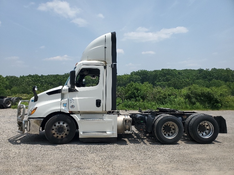 2021 Freightliner Cascadia in Columbus, OH — photo 4