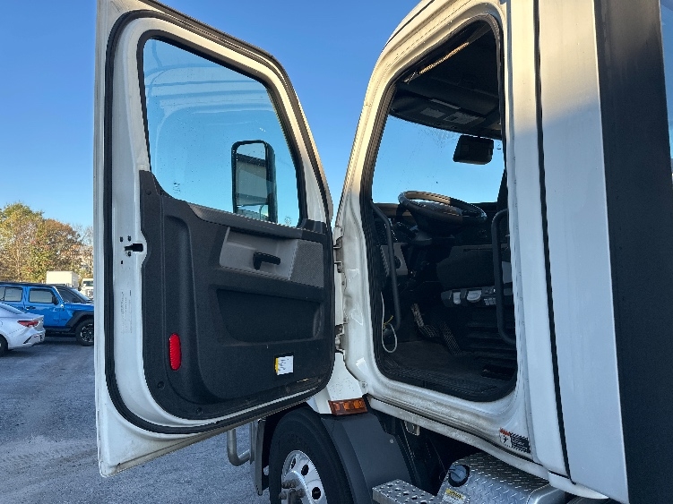 2021 Freightliner Cascadia in Atlanta (Conyers), GA — photo 9