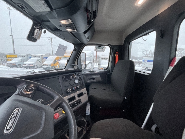 2019 Freightliner Cascadia in La Porte, IN — photo 10