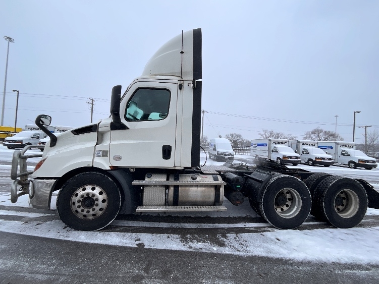 2019 Freightliner Cascadia in La Porte, IN — photo 4