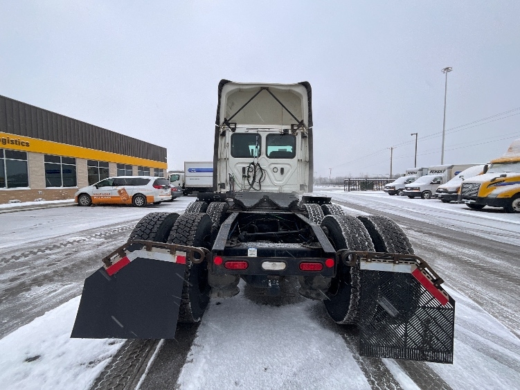 2019 Freightliner Cascadia in La Porte, IN — photo 6