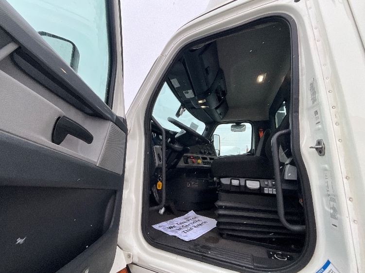 2019 Freightliner Cascadia in La Porte, IN — photo 9