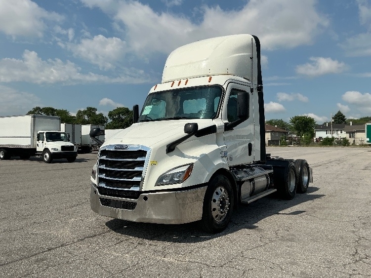 2019 Freightliner Cascadia in East Chicago, IN — photo 3