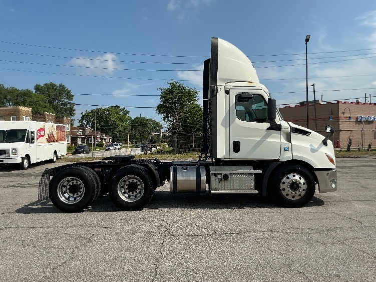 2019 Freightliner Cascadia in East Chicago, IN — photo 8