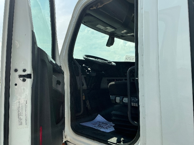 2019 Freightliner Cascadia in East Chicago, IN — photo 9