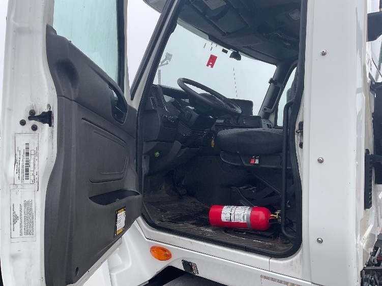 2019 International LT in Londonderry, NH — photo 9