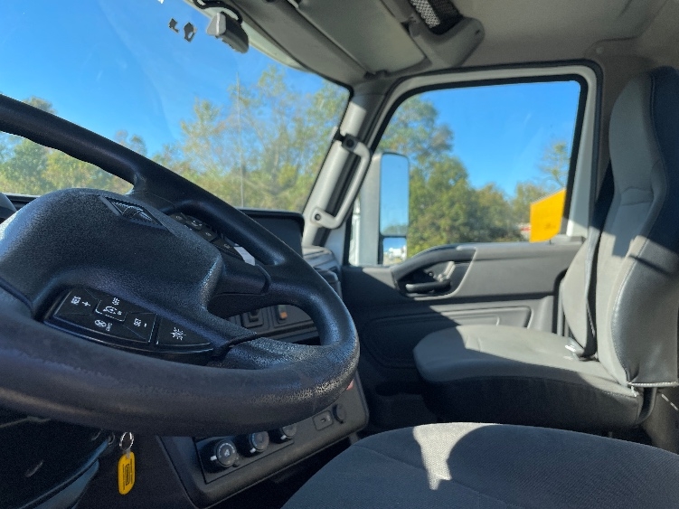 2019 International LT in Garden City, GA — photo 10