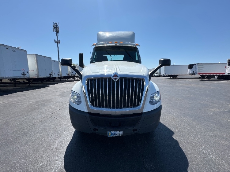 2019 International LT in Swedesboro, NJ — photo 2