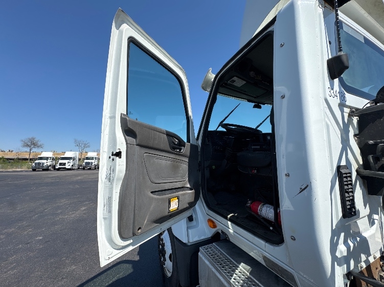 2019 International LT in Swedesboro, NJ — photo 9