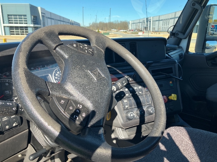 2019 International LT in Madison, AL — photo 10