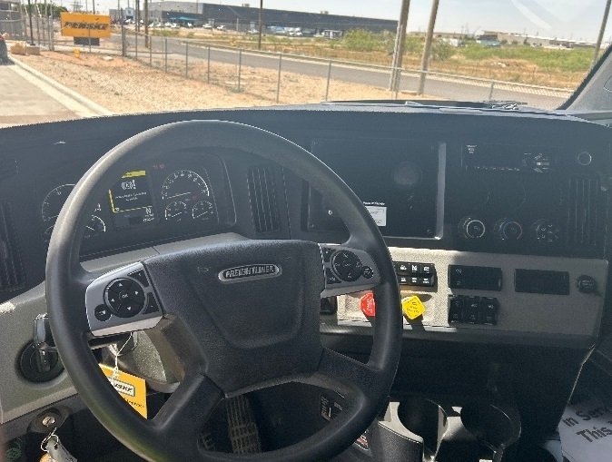 2021 Freightliner Cascadia in Odessa, TX — photo 10