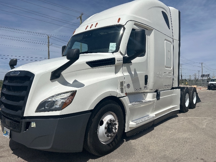 2021 Freightliner Cascadia in Odessa, TX — photo 3