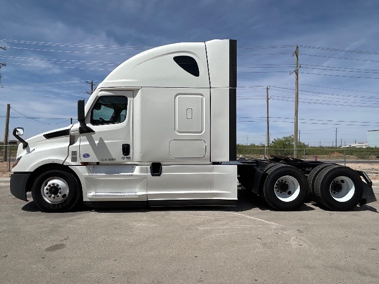 2021 Freightliner Cascadia in Odessa, TX — photo 4
