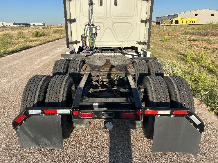 2021 Freightliner Cascadia in Odessa, TX — photo 6