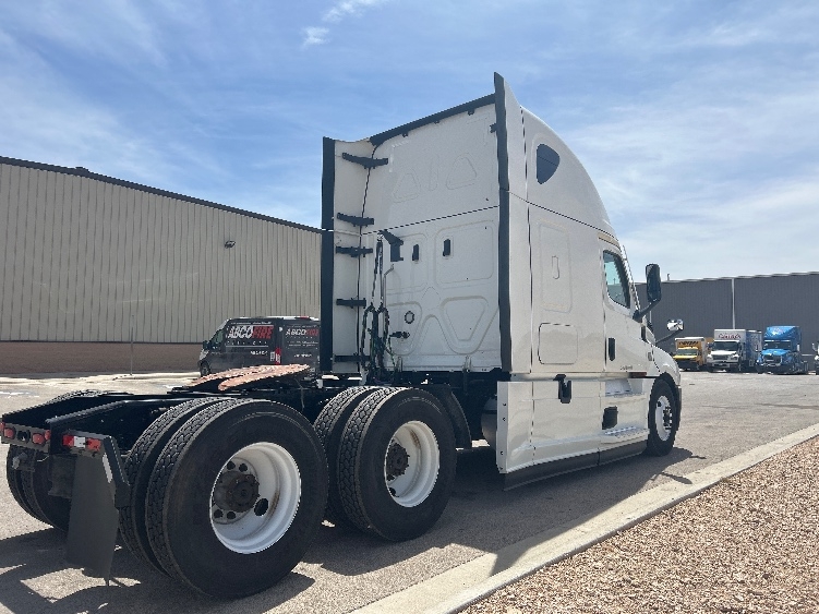 2021 Freightliner Cascadia in Odessa, TX — photo 7