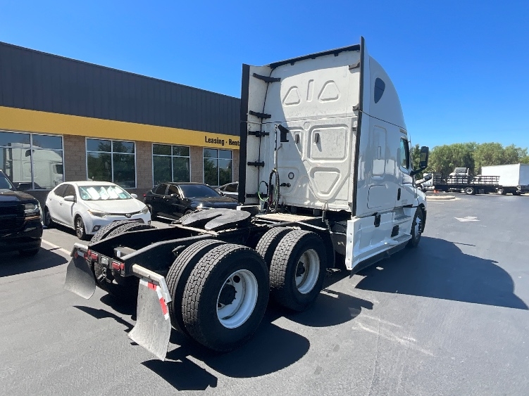 2021 Freightliner in Torrance, CA — photo 7