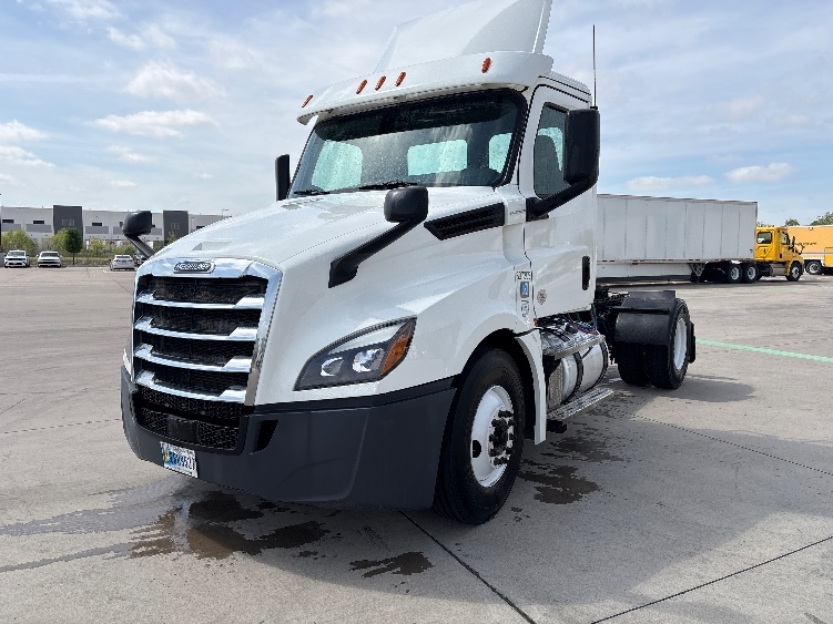 2020 Freightliner Cascadia in Fort Worth, TX — photo 3