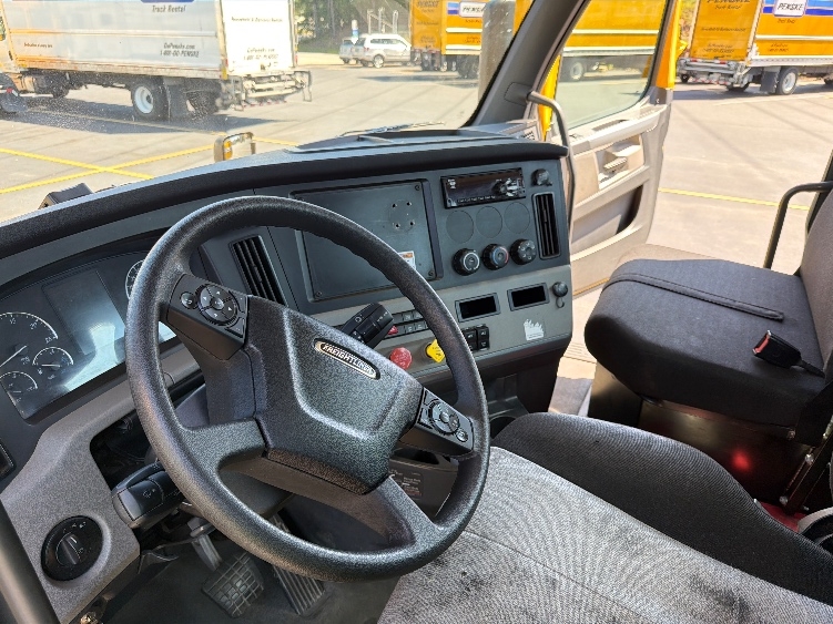 2020 Freightliner Cascadia in Mebane, NC — photo 10