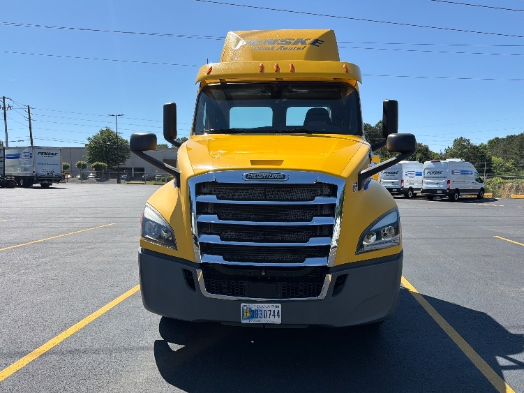 2020 Freightliner Cascadia in Mebane, NC — photo 2
