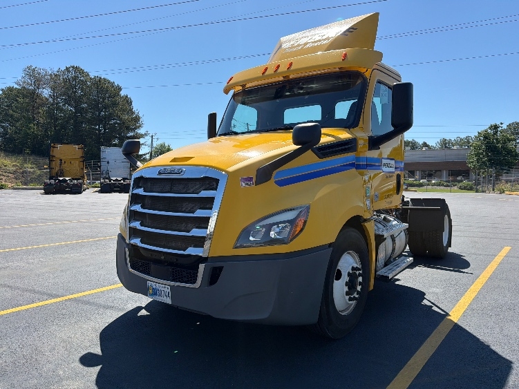 2020 Freightliner Cascadia in Mebane, NC — photo 3