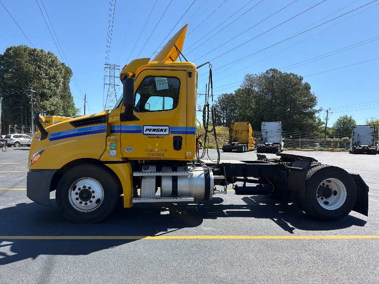 2020 Freightliner Cascadia in Mebane, NC — photo 4