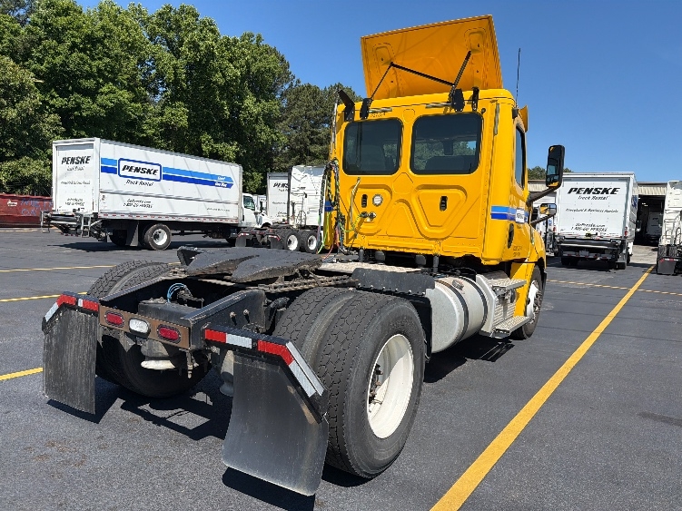 2020 Freightliner Cascadia in Mebane, NC — photo 7