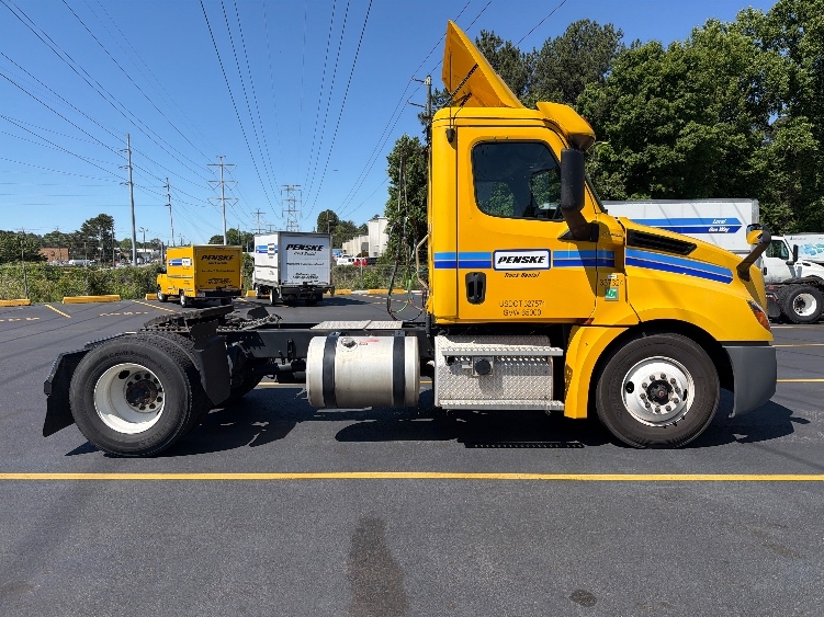 2020 Freightliner Cascadia in Mebane, NC — photo 8