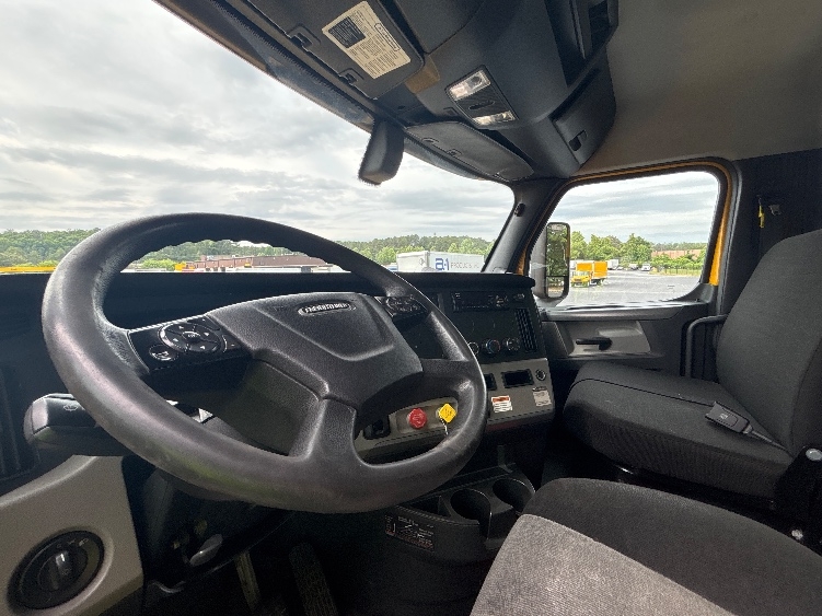 2020 Freightliner Cascadia in Atlanta (Forest Park), GA — photo 10
