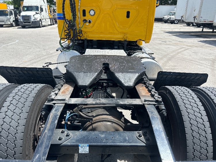 2020 Freightliner Cascadia in Medley, FL — photo 6