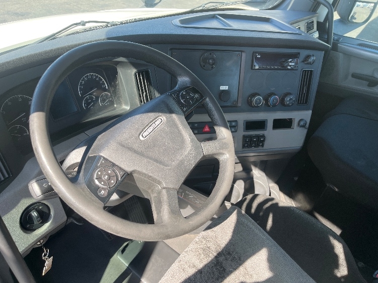 2020 Freightliner Cascadia in Fontana, CA — photo 10